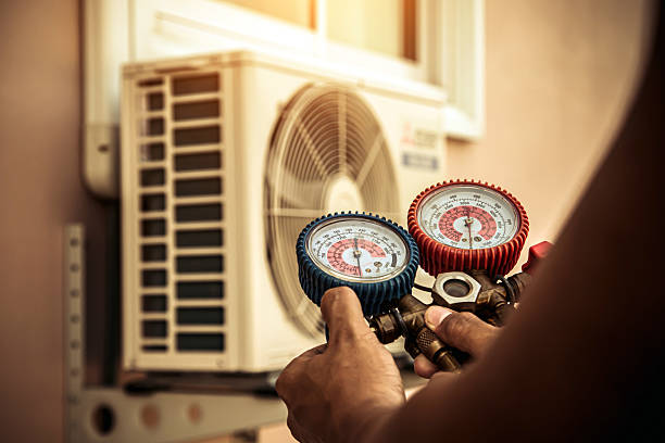 Professional Hvac technician working in Cambria, IL